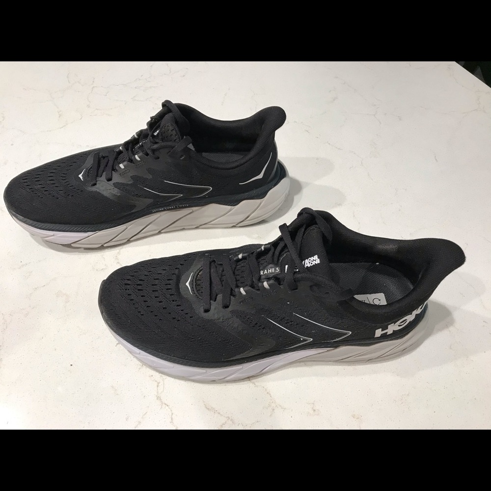 Hoka One One Women’s Arahi 5 size 10
